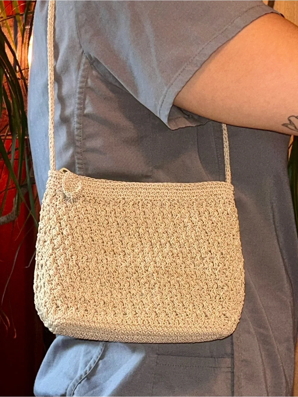 Liz Claiborne Beige Woven Crochet Crossbody Bag Seashell Print Lining